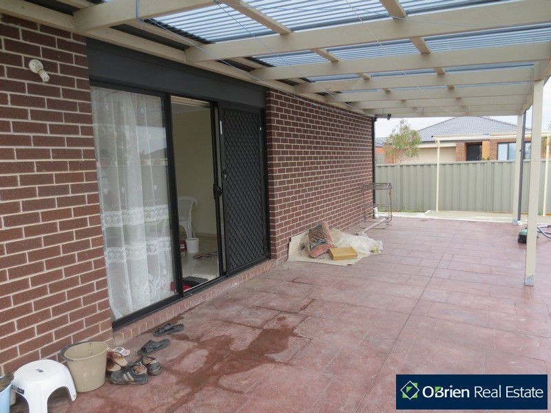2 Tarwin Place, Cranbourne East VIC 3977
