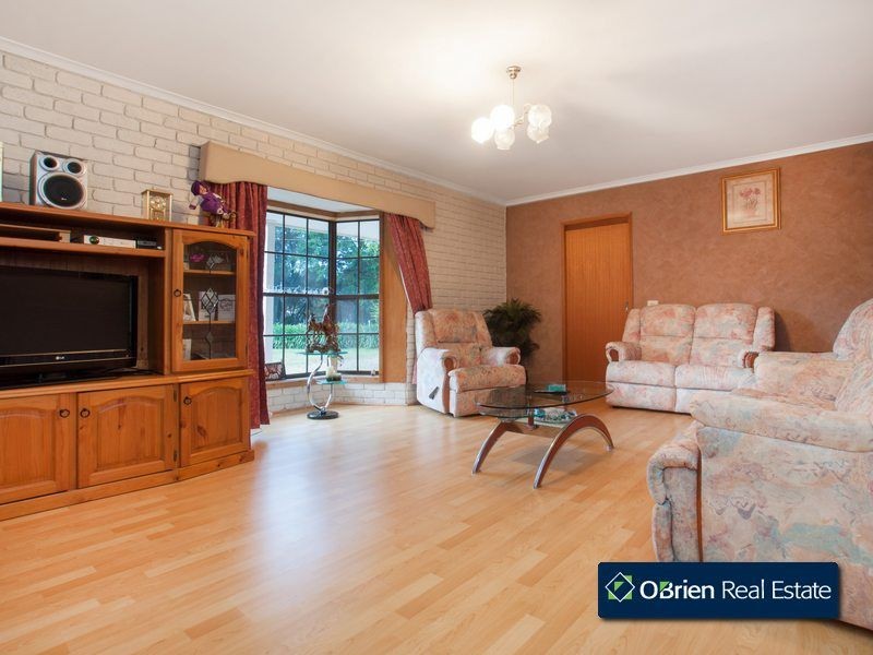 10 Mayfield Road, Cranbourne East VIC 3977
