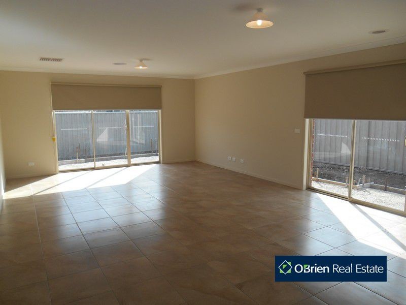 44 Challenger Circuit, Cranbourne East VIC 3977