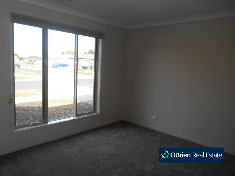 44 Challenger Circuit, Cranbourne East VIC 3977