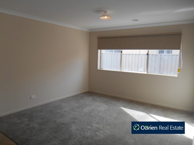 44 Challenger Circuit, Cranbourne East VIC 3977