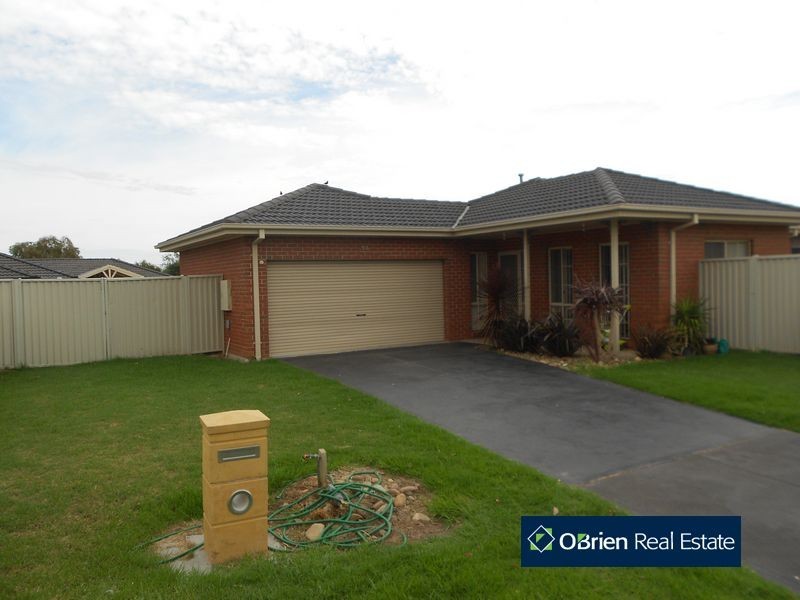 14 Wonboyn Close, Pakenham VIC 3810