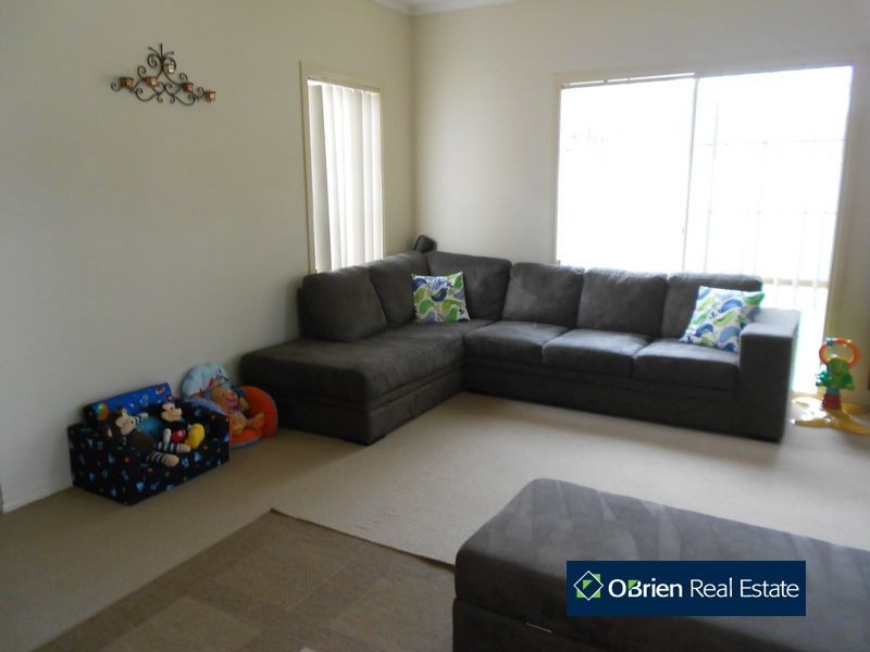 14 Wonboyn Close, Pakenham VIC 3810