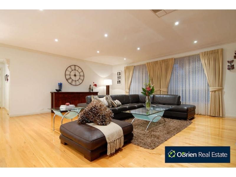 33 Caversham Terrace, Lynbrook VIC 3975