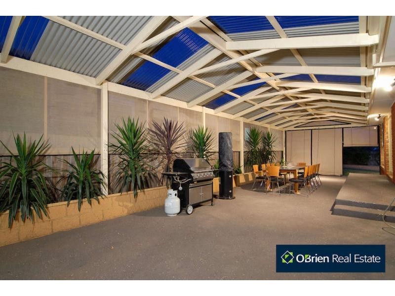 33 Caversham Terrace, Lynbrook VIC 3975