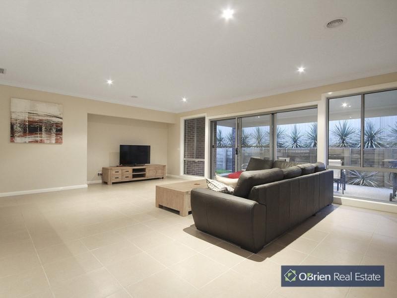 50 Harrison Way, Pakenham VIC 3810