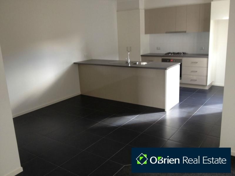 9 Hammond Crescent, Officer VIC 3809