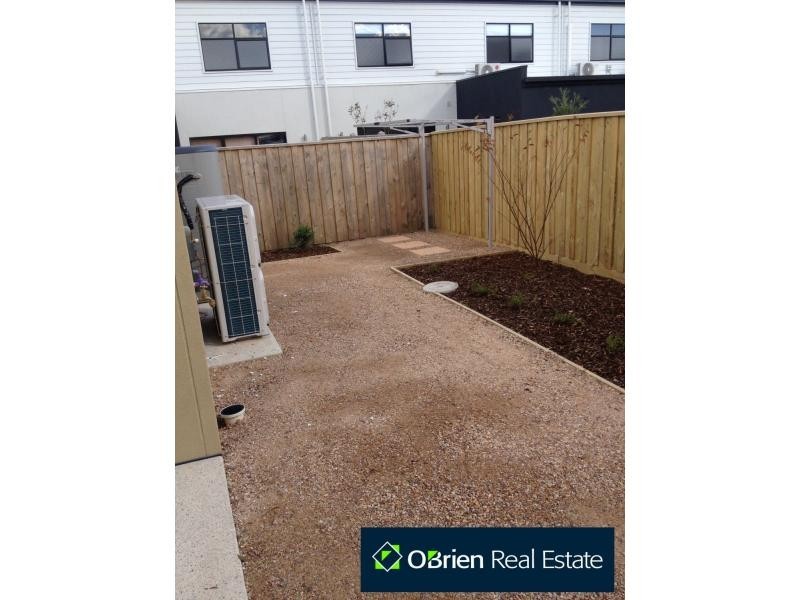 9 Hammond Crescent, Officer VIC 3809