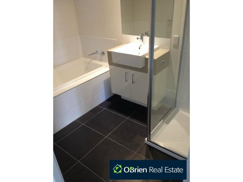 9 Hammond Crescent, Officer VIC 3809