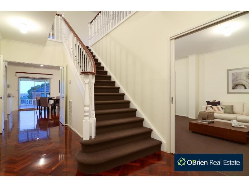 6 Halifax Drive, Berwick VIC 3806