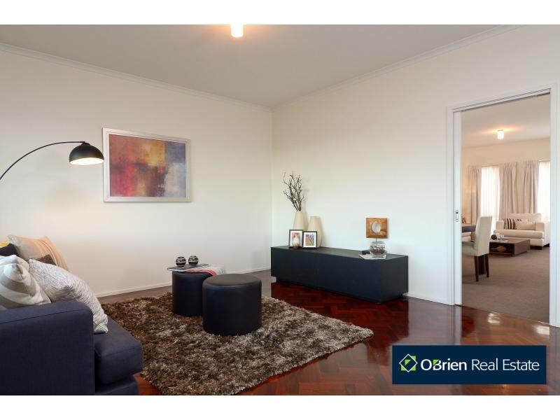 6 Halifax Drive, Berwick VIC 3806