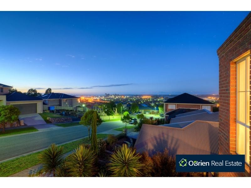 6 Halifax Drive, Berwick VIC 3806