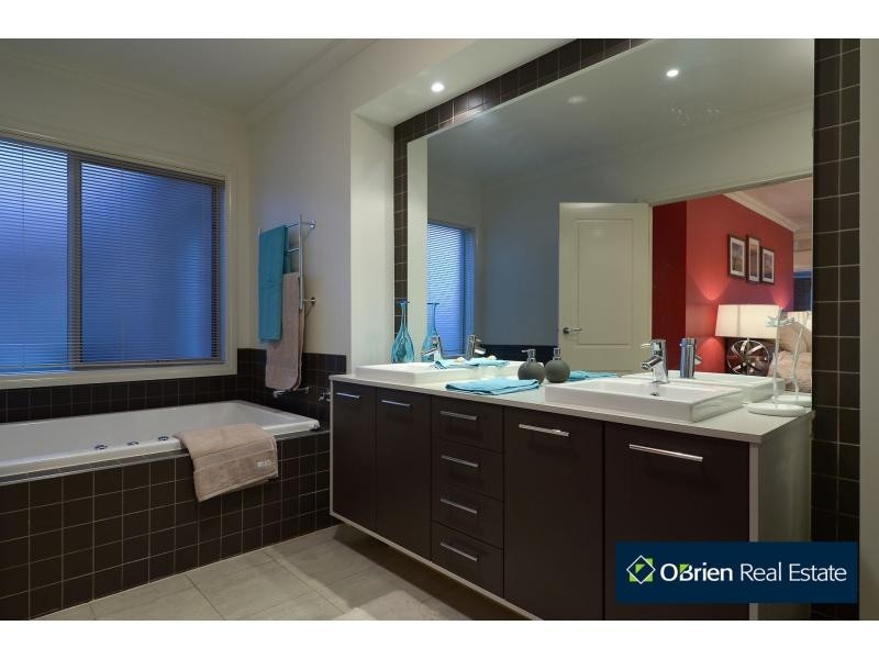 7 Foxborough Glade, Narre Warren North VIC 3804