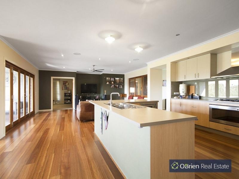 9 Green Valley Drive, Drouin VIC 3818