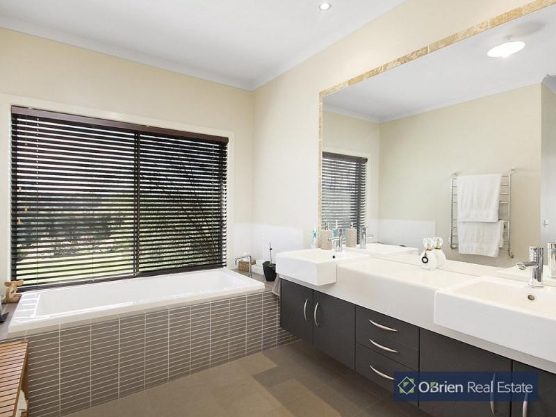 9 Green Valley Drive, Drouin VIC 3818