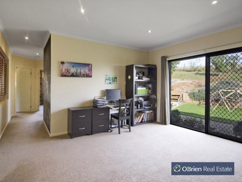 9 Green Valley Drive, Drouin VIC 3818