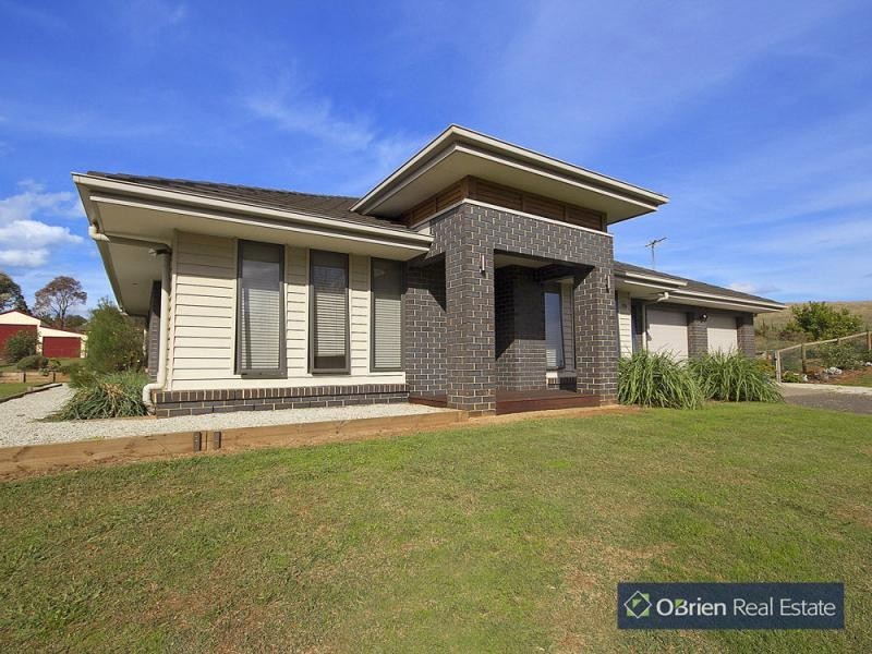 9 Green Valley Drive, Drouin VIC 3818