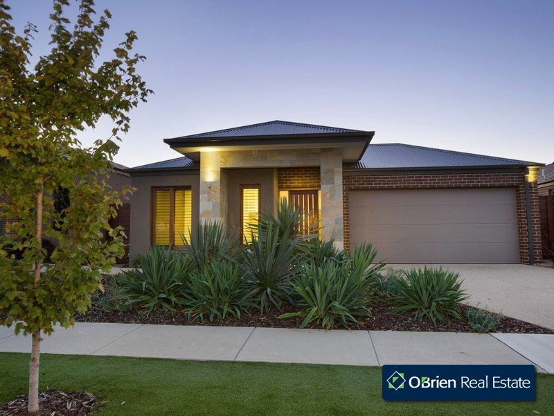 18 Red Maple Drive, Cranbourne West VIC 3977