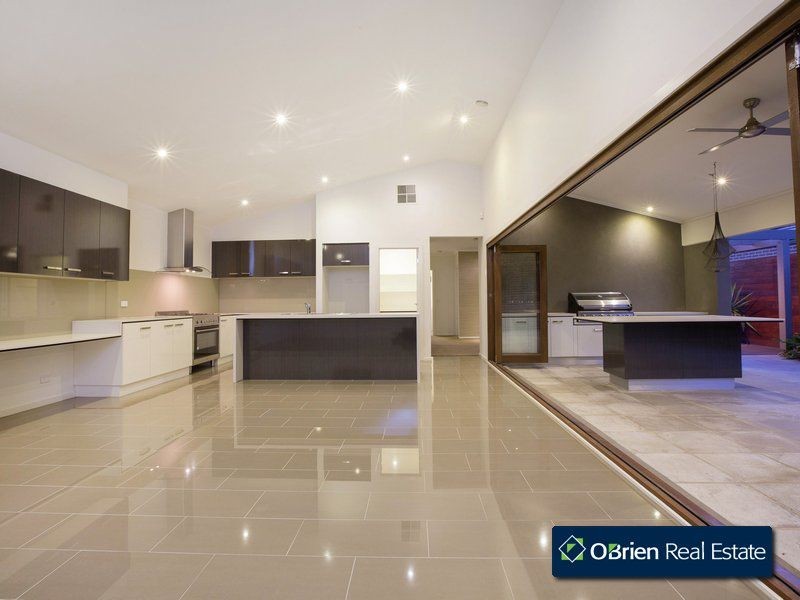 18 Red Maple Drive, Cranbourne West VIC 3977
