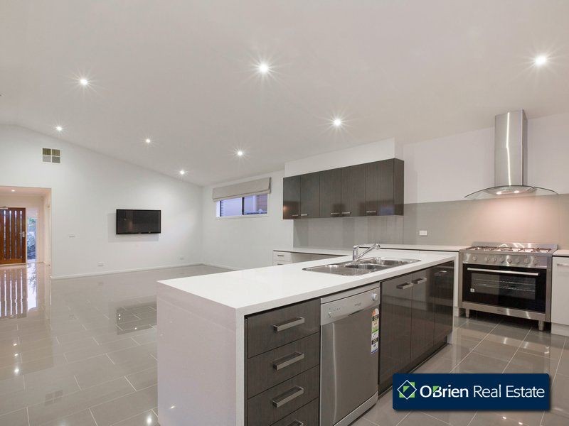 18 Red Maple Drive, Cranbourne West VIC 3977