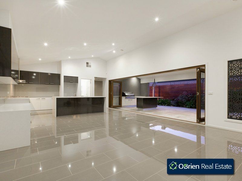 18 Red Maple Drive, Cranbourne West VIC 3977