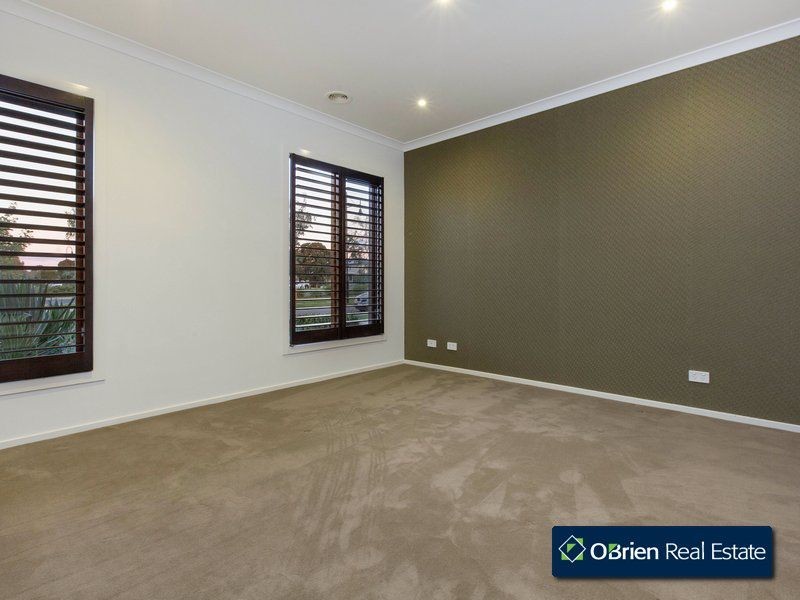 18 Red Maple Drive, Cranbourne West VIC 3977
