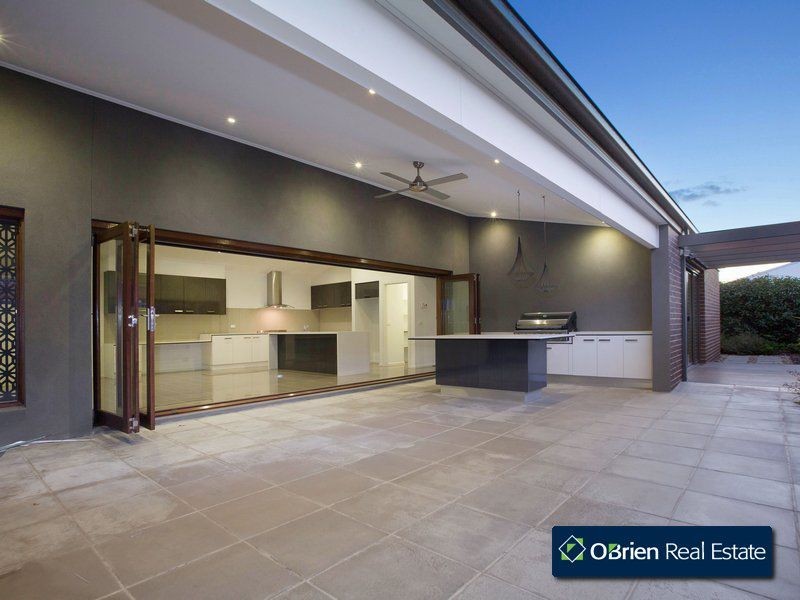 18 Red Maple Drive, Cranbourne West VIC 3977