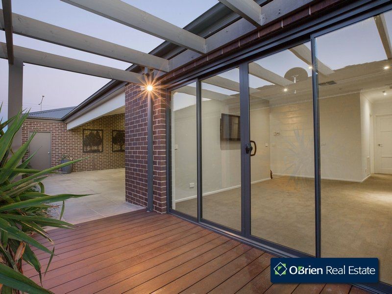 18 Red Maple Drive, Cranbourne West VIC 3977