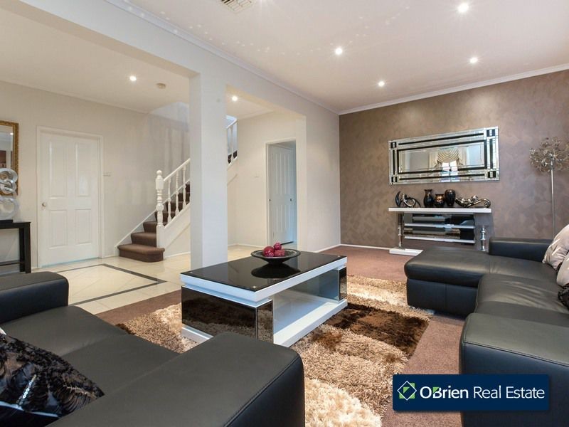 102 Saffron Drive, Narre Warren VIC 3805