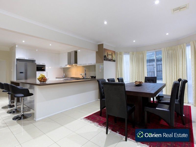 102 Saffron Drive, Narre Warren VIC 3805