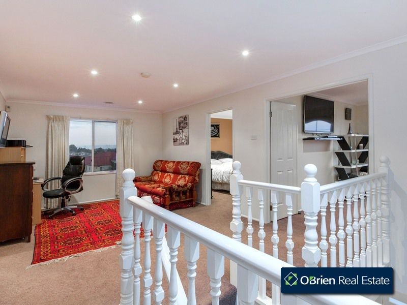 102 Saffron Drive, Narre Warren VIC 3805