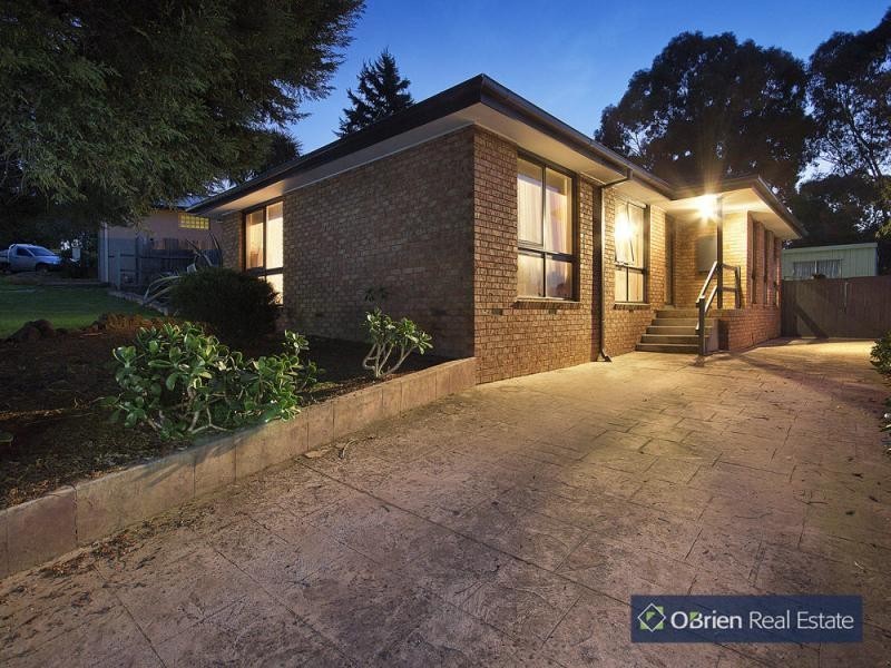 27 Monteith Crescent, Endeavour Hills VIC 3802