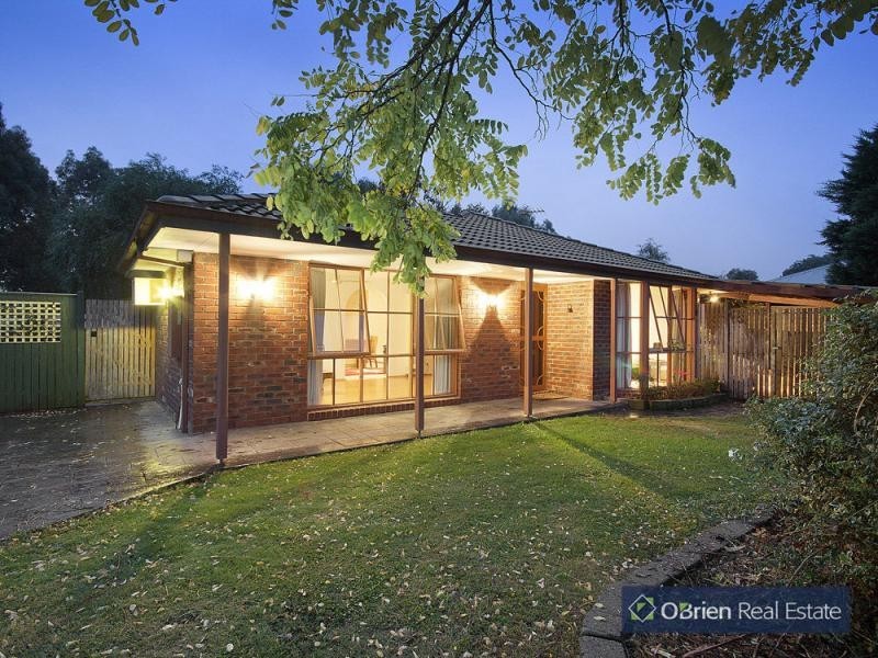 4 Bastow Close, Pakenham VIC 3810