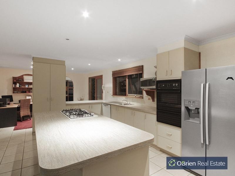 4 Bastow Close, Pakenham VIC 3810