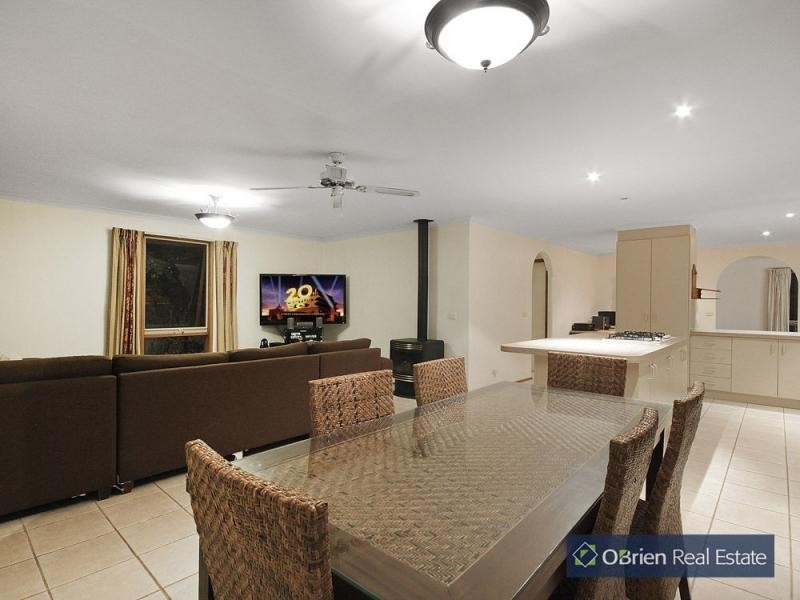 4 Bastow Close, Pakenham VIC 3810