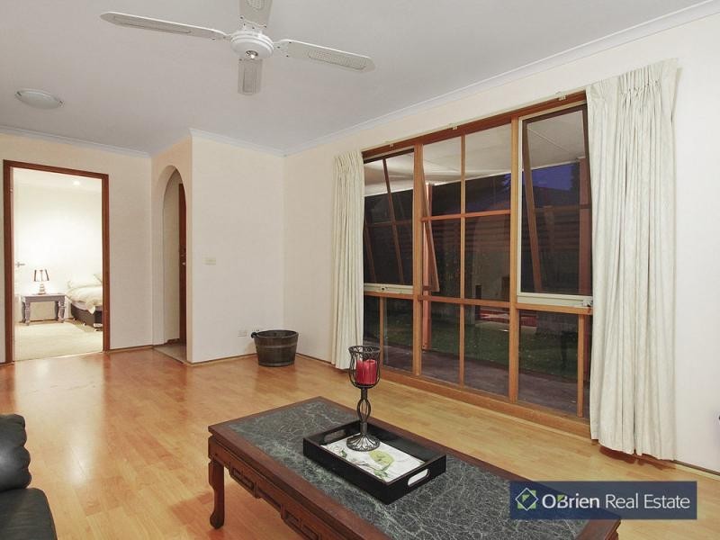 4 Bastow Close, Pakenham VIC 3810