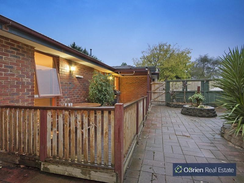 4 Bastow Close, Pakenham VIC 3810