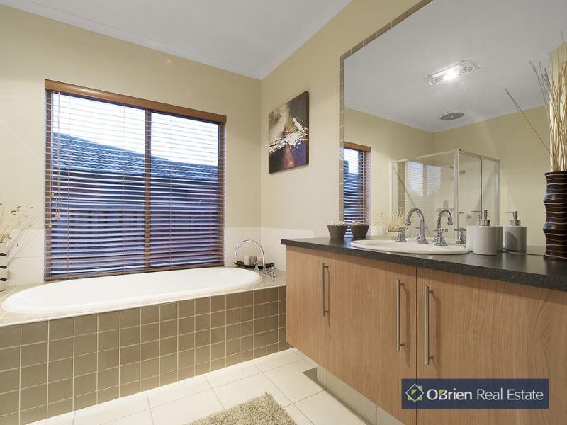 10 Marisa Crescent, Berwick VIC 3806