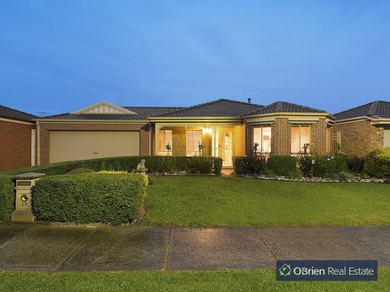 13 Kalastaire Close, Berwick VIC 3806