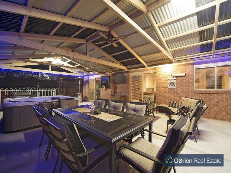 13 Kalastaire Close, Berwick VIC 3806