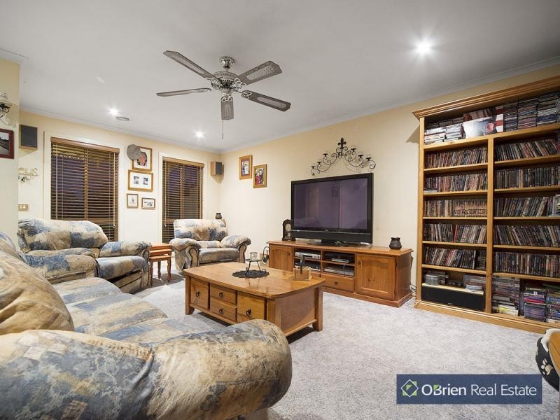 13 Kalastaire Close, Berwick VIC 3806