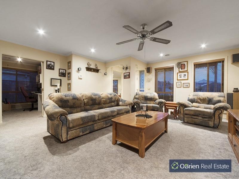 13 Kalastaire Close, Berwick VIC 3806