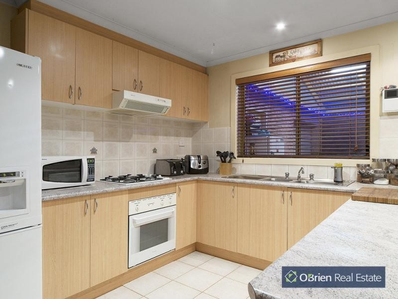 13 Kalastaire Close, Berwick VIC 3806