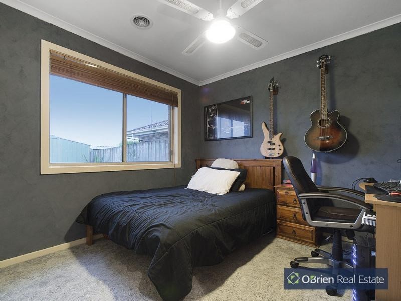 13 Kalastaire Close, Berwick VIC 3806