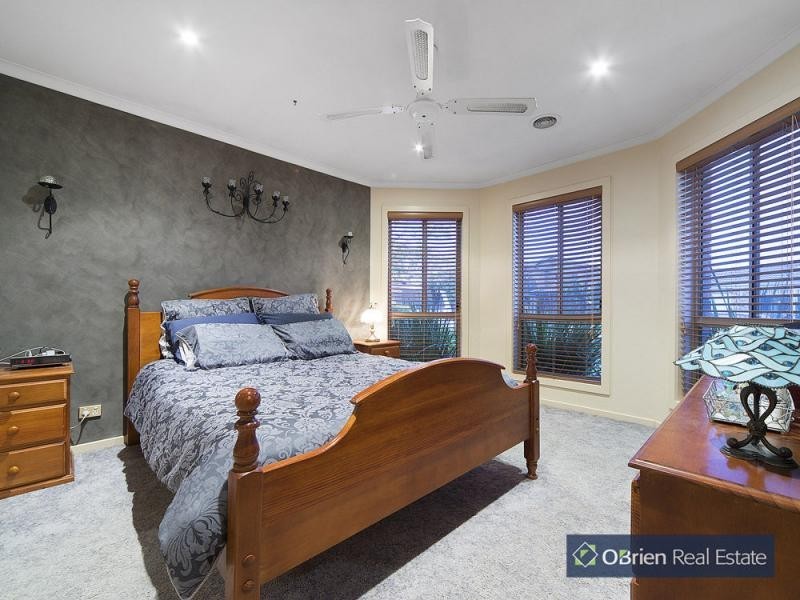 13 Kalastaire Close, Berwick VIC 3806