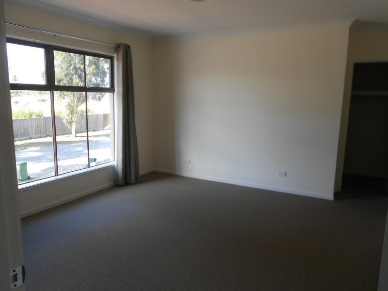 17 Sallybrook Circuit, Narre Warren VIC 3805