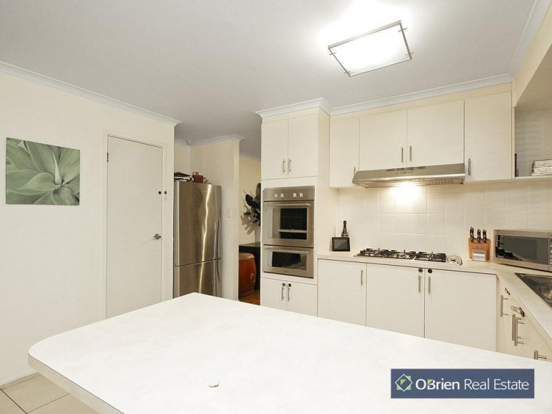 2 Oxenford Rise, Narre Warren South VIC 3805