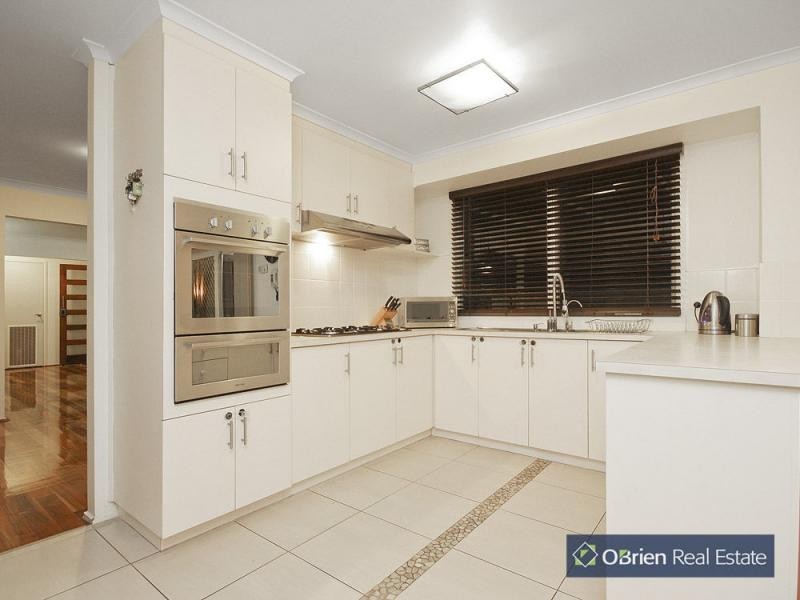 2 Oxenford Rise, Narre Warren South VIC 3805