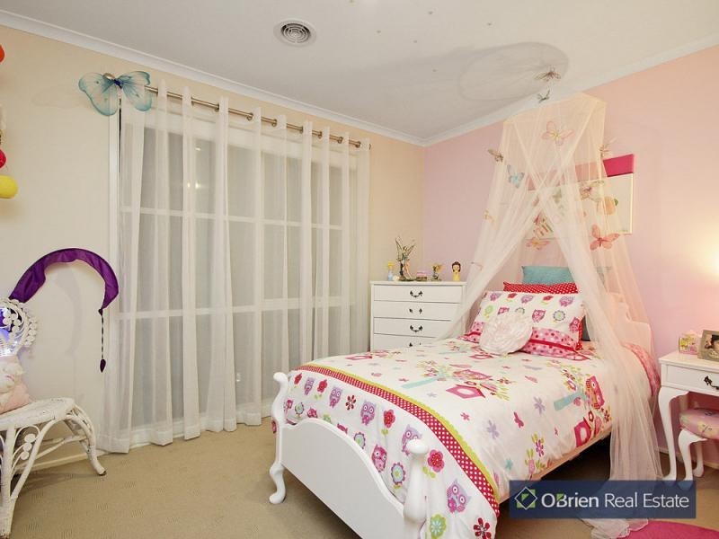 2 Oxenford Rise, Narre Warren South VIC 3805