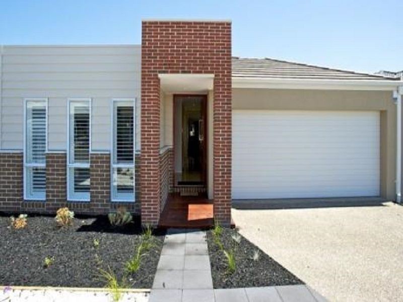 19 Crepe Avenue, Cranbourne West VIC 3977